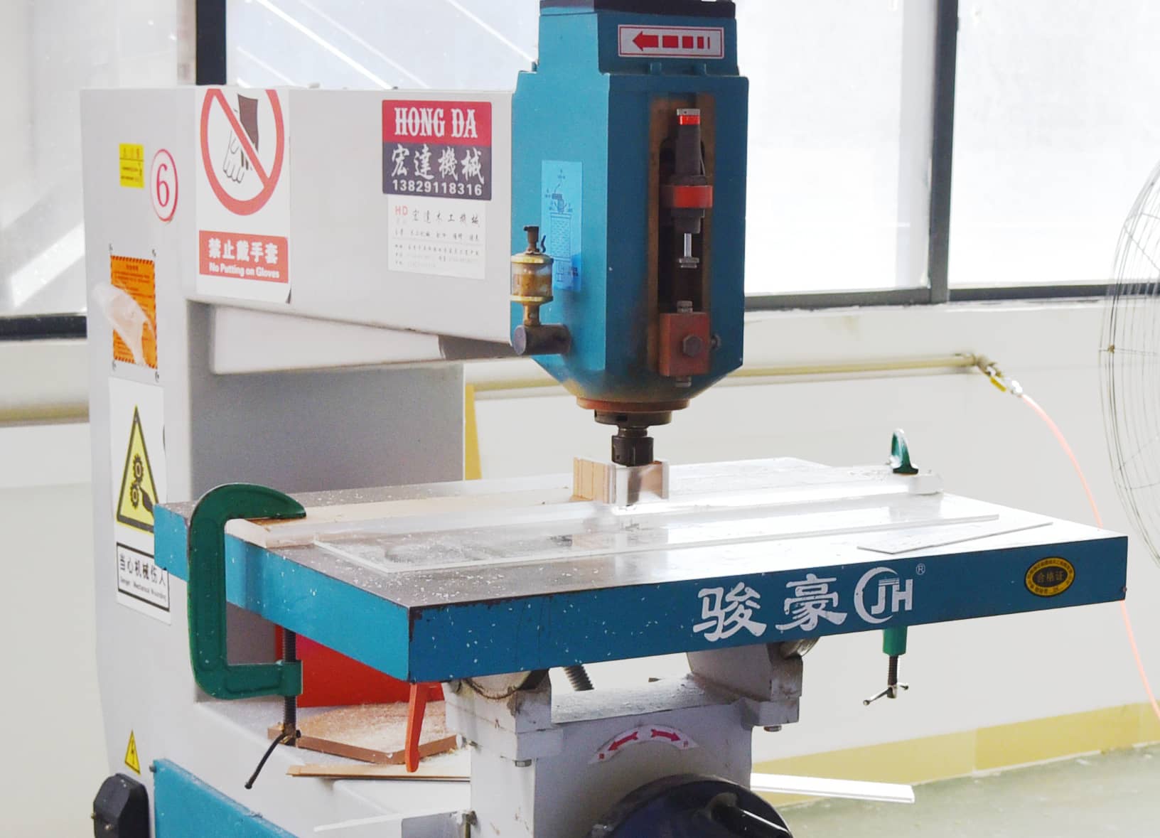 亞克力展示架是怎么制造出來(lái)的？具體的制作過(guò)程是啥？