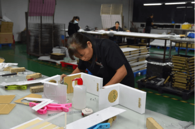 為什么定制亞克力展示架不便宜？以下都是原因